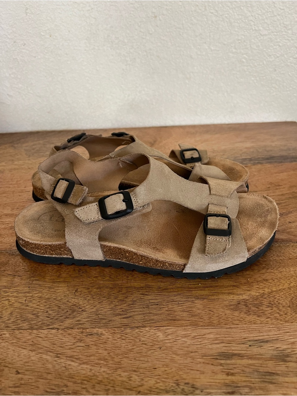 Taos womans Mvp Oat Suede Size 9